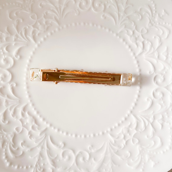 優雅時尚的金色珍珠和樹脂髮夾。非常適合婚禮、生日或任何特殊場合的禮物。小巧可愛。 第7張的照片