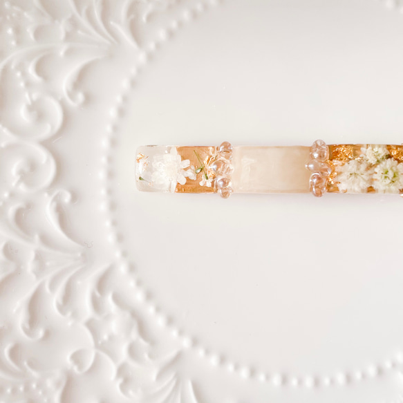 優雅時尚的金色珍珠和樹脂髮夾。非常適合婚禮、生日或任何特殊場合的禮物。小巧可愛。 第5張的照片