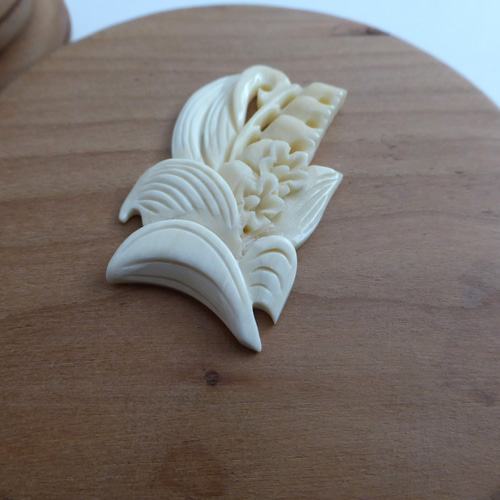 ナンタケットバスケット用 マッコウ鯨歯のオーナメント「スズラン（大