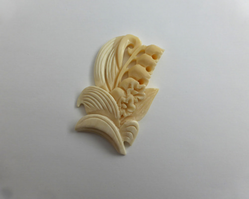 ナンタケットバスケット用 マッコウ鯨歯のオーナメント「スズラン（大