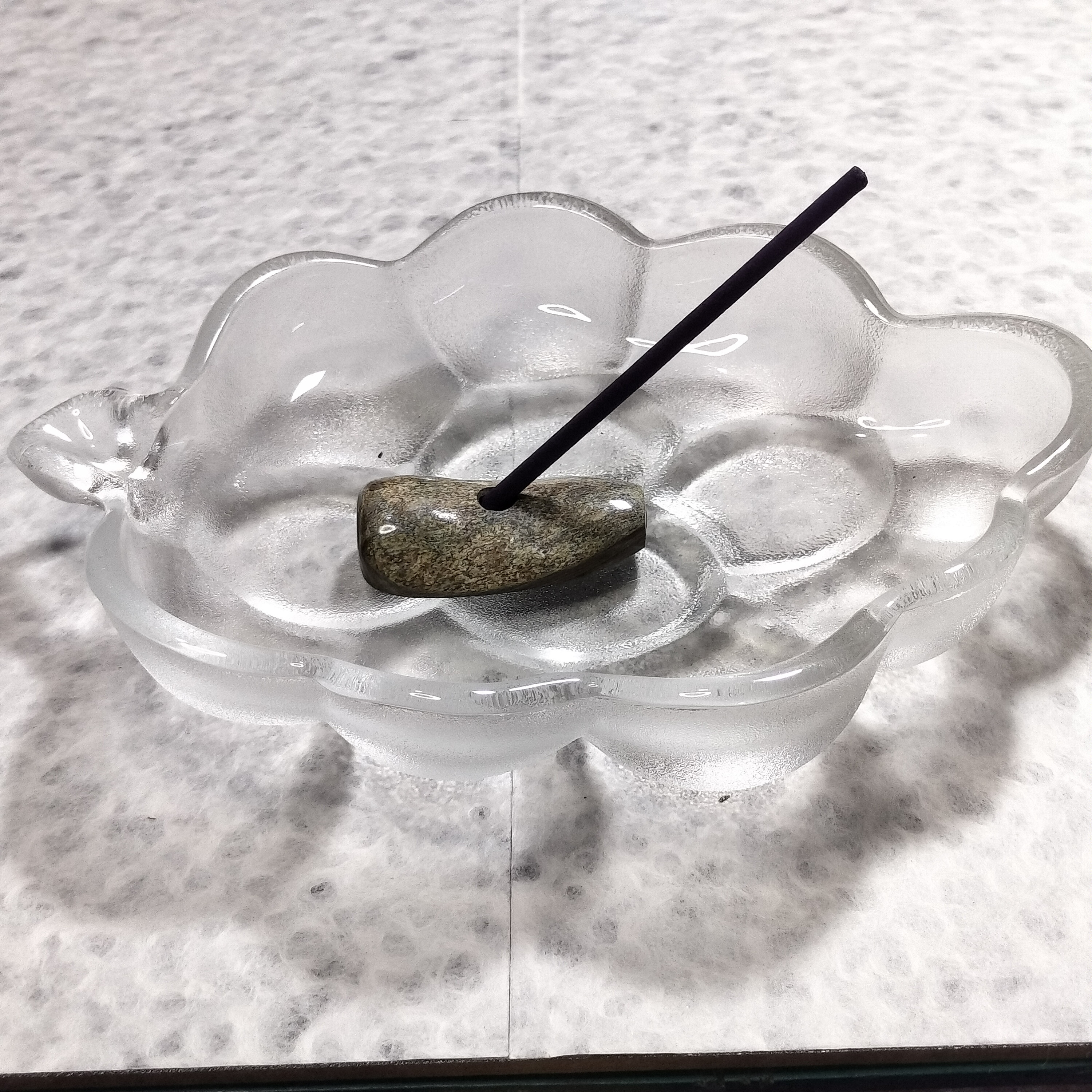 希少虹色珊瑚のお香立て