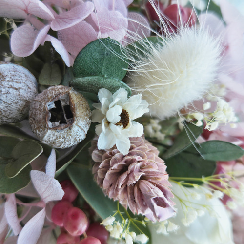 淡いピンク系 小さなココットにぎゅっと小花が入ったミニアレンジ