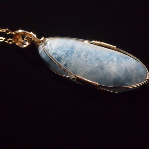 糸魚川産コン沢青翡翠の女神巻き®ペンダントトップ ペンダントトップ