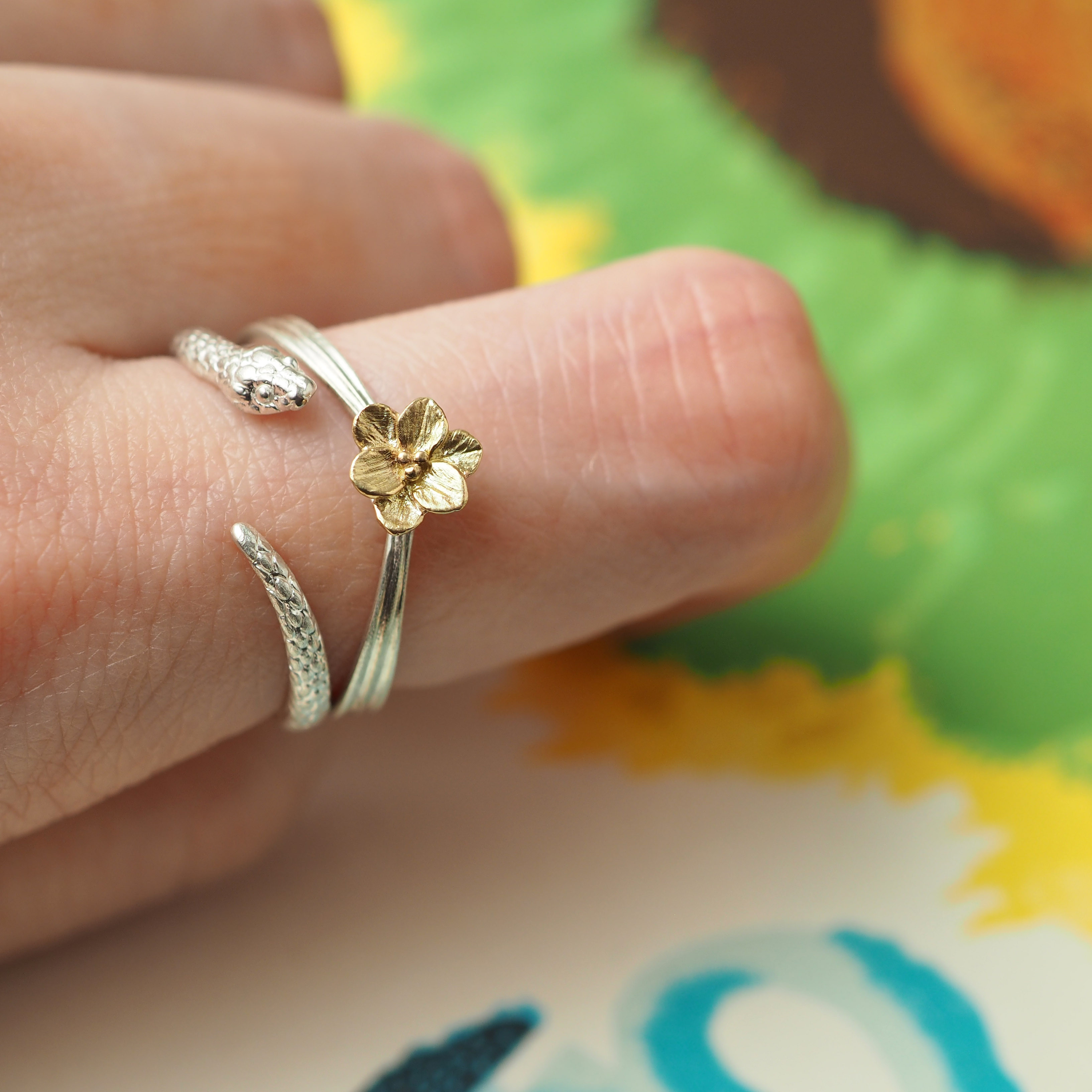 【冬のプレゼント企画開催中】へびと庭の花のリング（受注制作）