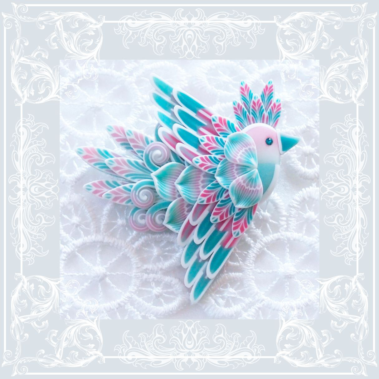 おとぎの鳥ブローチ＊ｽﾓｰｷｰｸﾞﾘｰﾝ&ﾚｯﾄﾞ＊