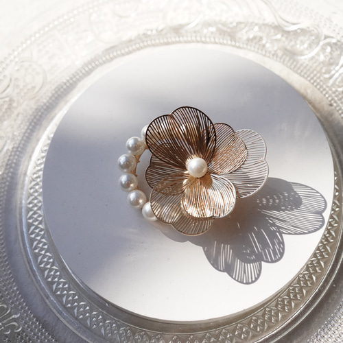 ゴールド 透かしお花とパールのブローチ / 国産貝パール フォーマル