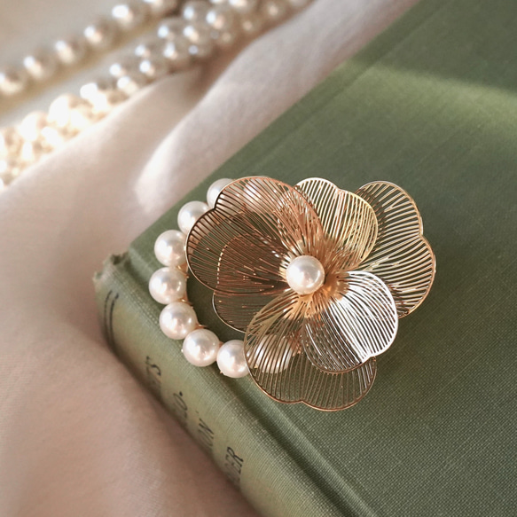 ゴールド 透かしお花とパールのブローチ / 国産貝パール フォーマル