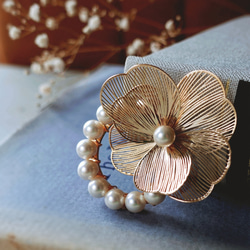 透かしお花とパールのブローチ / 国産貝パール フォーマル ハレの日