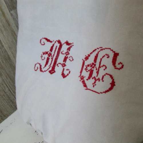 フランスアンティーク花文字イニシャル刺繍とドイツアンティーク