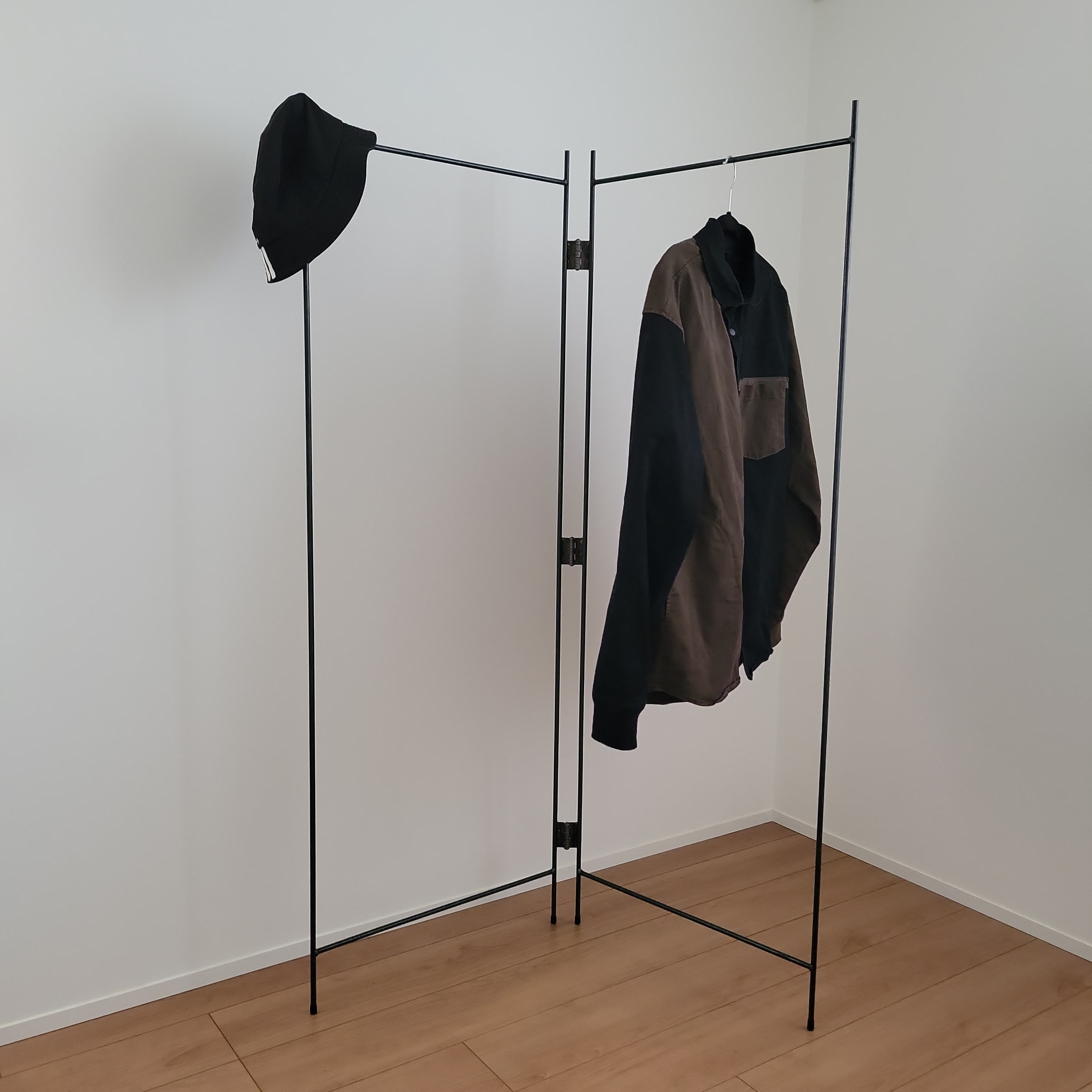 鉄 パーテーション アンティーク 黒い金属製ハンガーラック