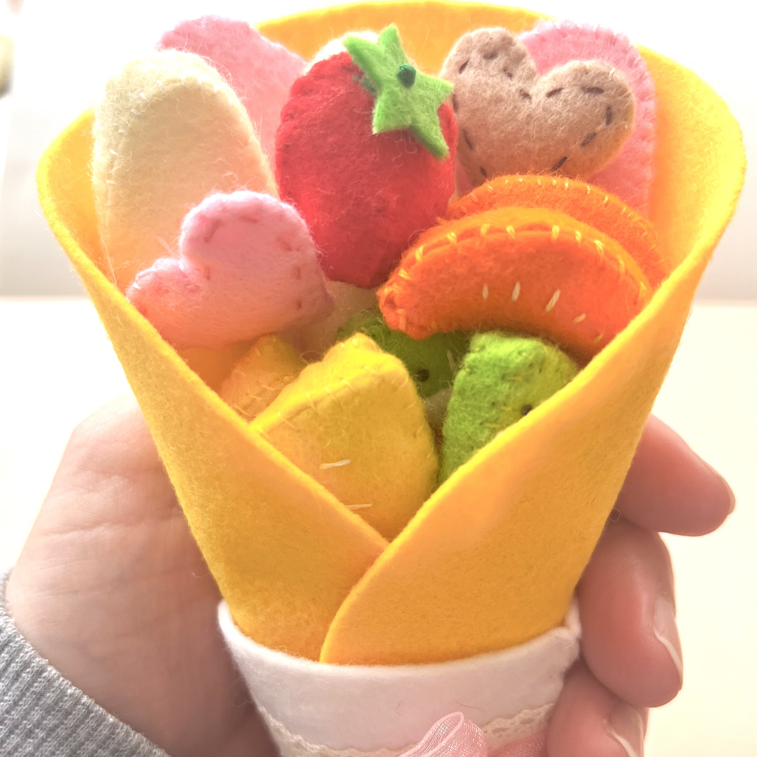 【ひびの】いちごクレープの妖精　ハンドメイド　ぬいぐるみ　自作 ひびの】いちごクレープの妖精 ハンドメイド ぬいぐるみ 自作 28【10cm