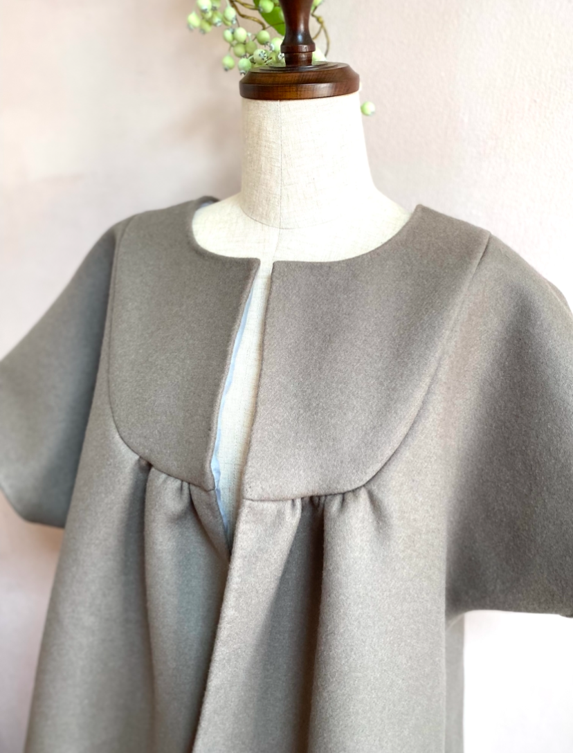《大きいサイズ》ゆったり着れる ハーフ袖コートＬＬモスグレー　Ｌ•ＬＬ•１３号対応のワンサイズ