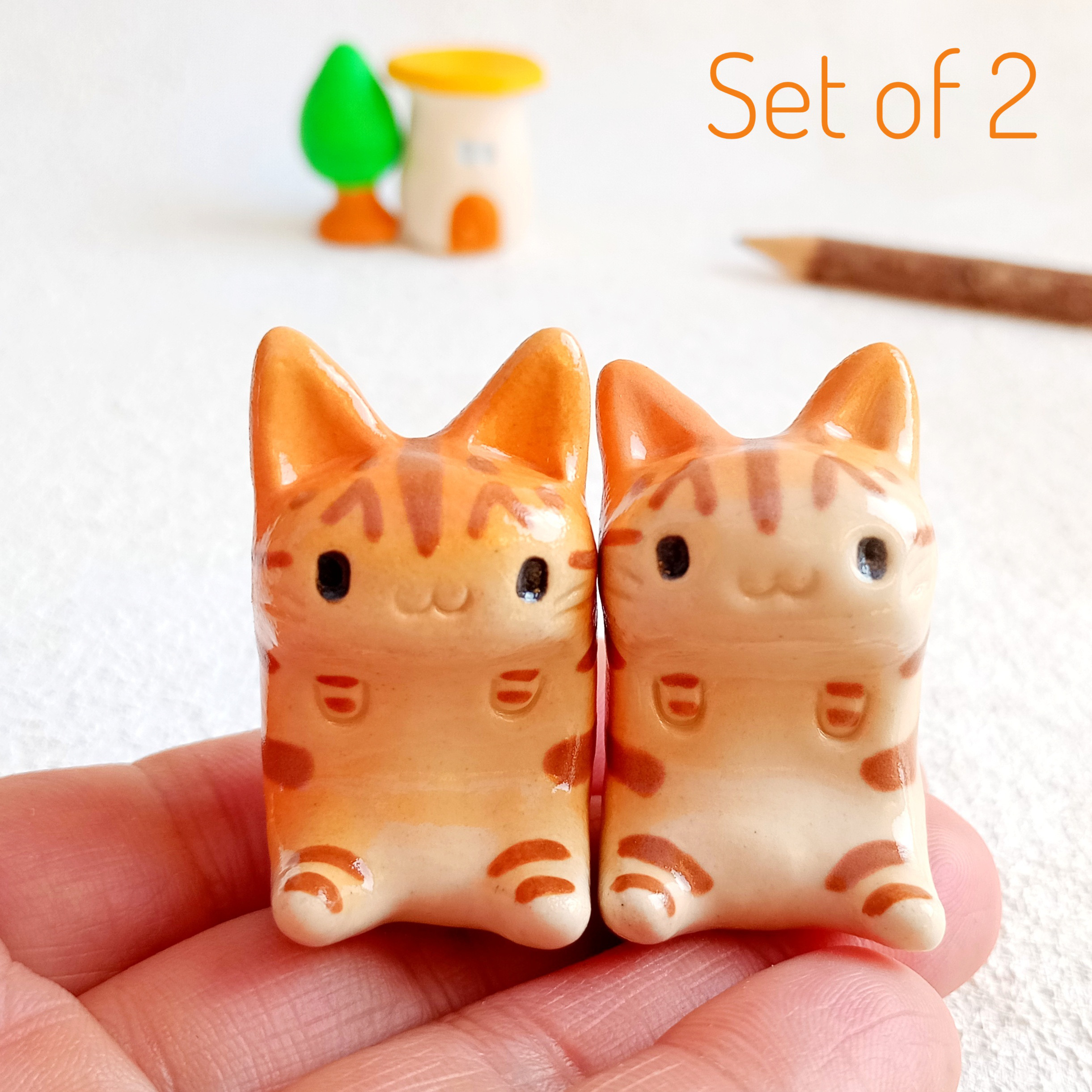 双子茶トラ猫ペンレスト2点セット　動物の陶器　在庫あり