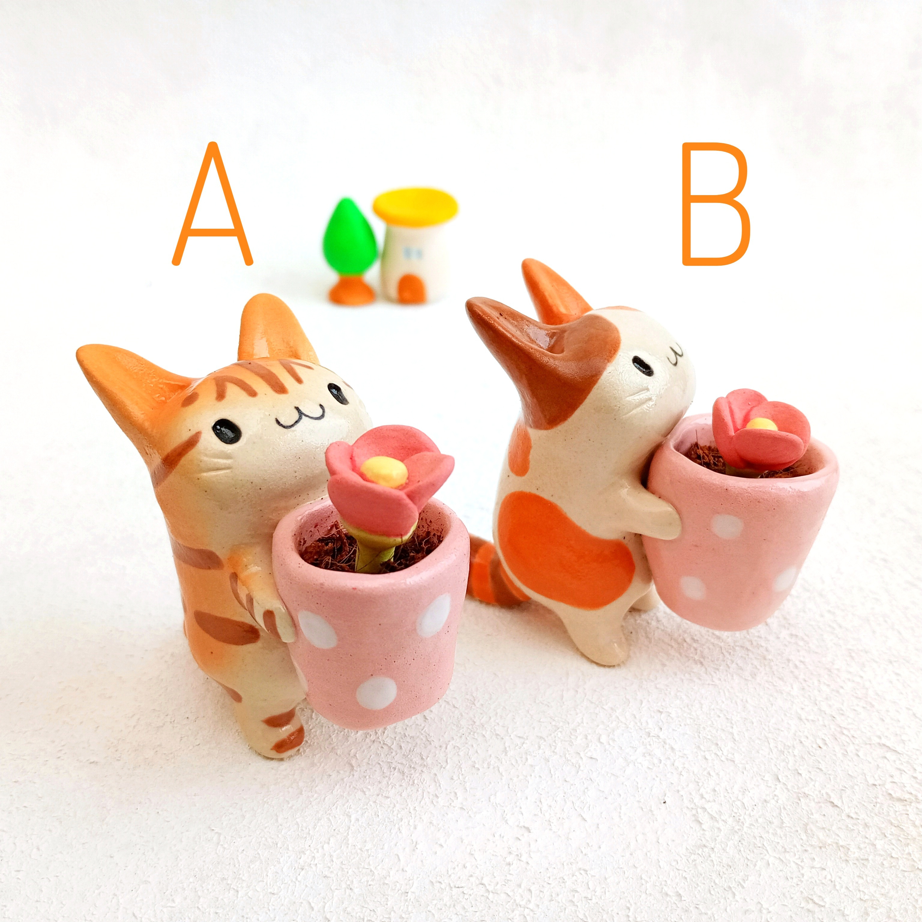 植木鉢を抱えた猫人形　トラorミケ　動物の陶器　受注製作