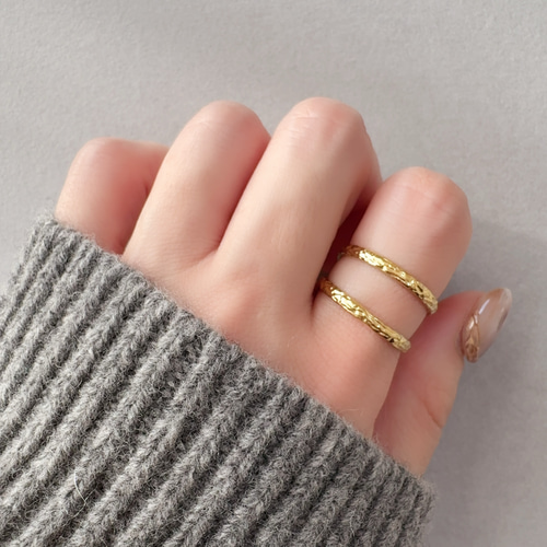 SALE！フリーサイズ◇重ねづけ風リング（ゴールド）/サージカル