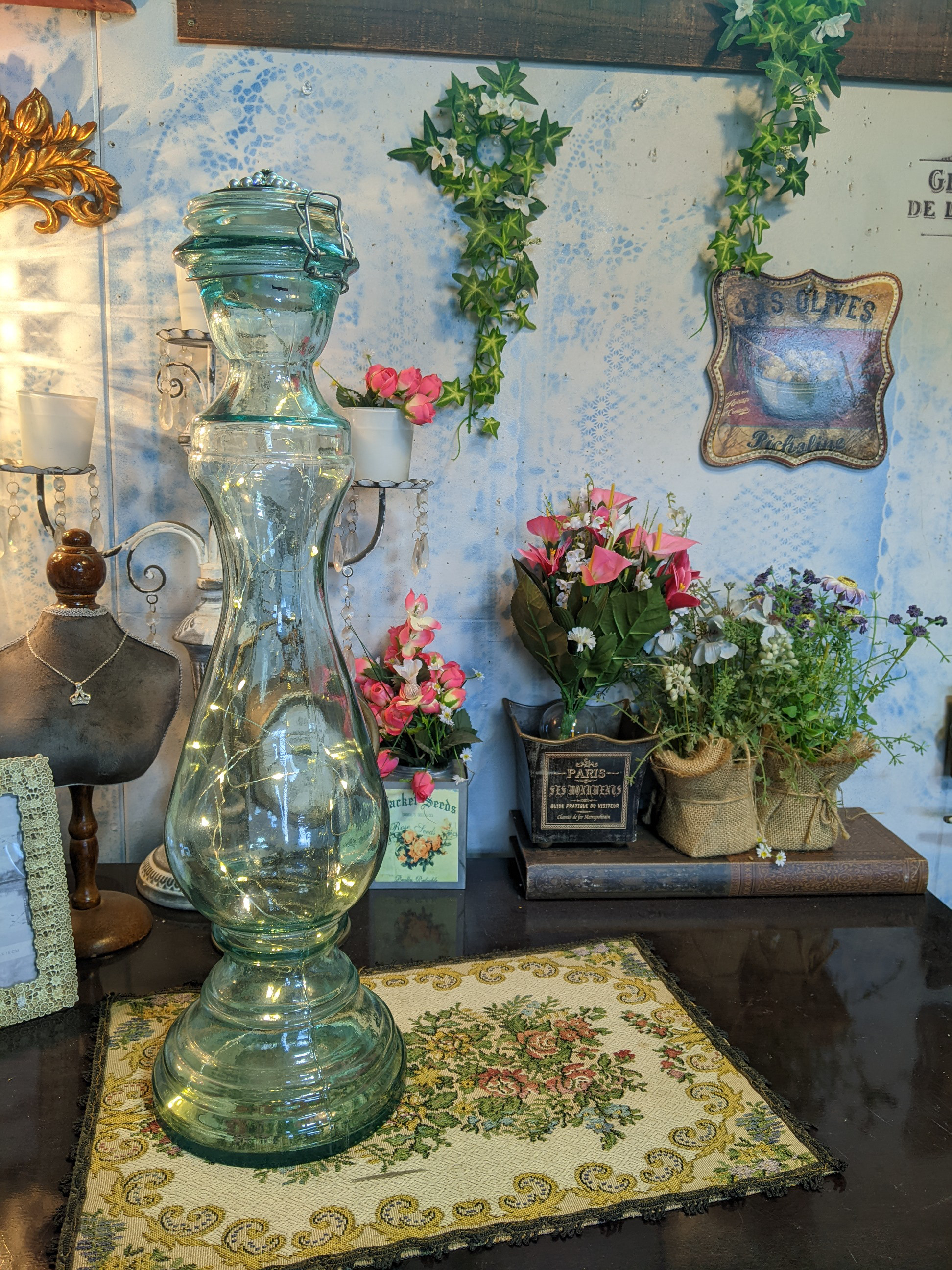 素敵に飾れるアンティークボトル（大） ガラスボトル 電飾付  アンティーク雑貨  #店舗什器  #当時物  アンティーク