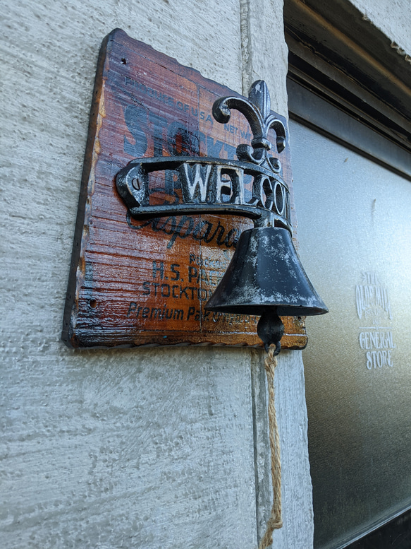 アンティークウッドが飾る おしゃれなドアノックベル  ヴィンテージ オーナメント  #店舗什器  #ガーデニング 8枚目の画像