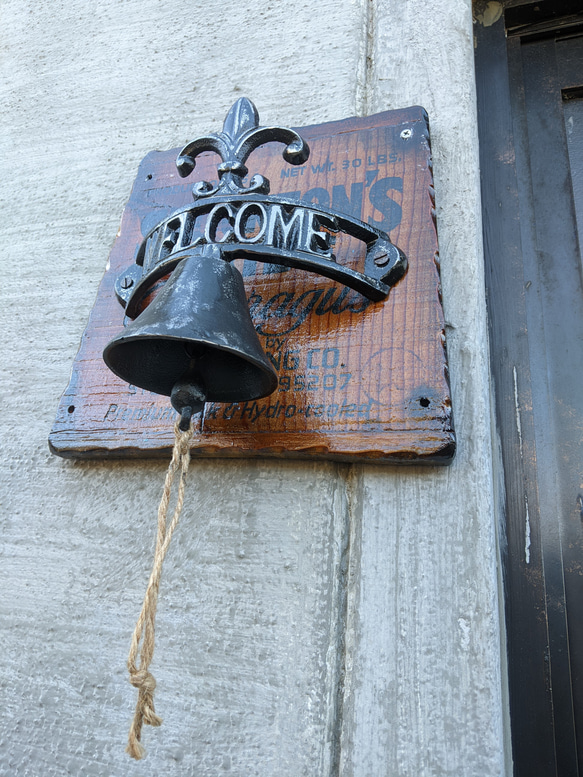 アンティークウッドが飾る おしゃれなドアノックベル  ヴィンテージ オーナメント  #店舗什器  #ガーデニング 1枚目の画像