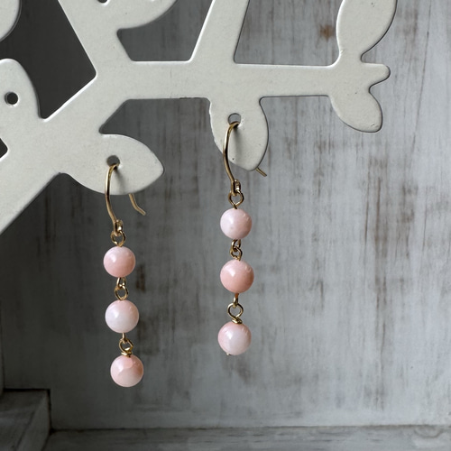 次回入荷未定】さくら色の珊瑚 スリーコーラルライン ピアス ピアス