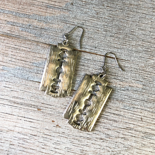 ロゴ入り カミソリ シザー チャーム ピアス イヤリング