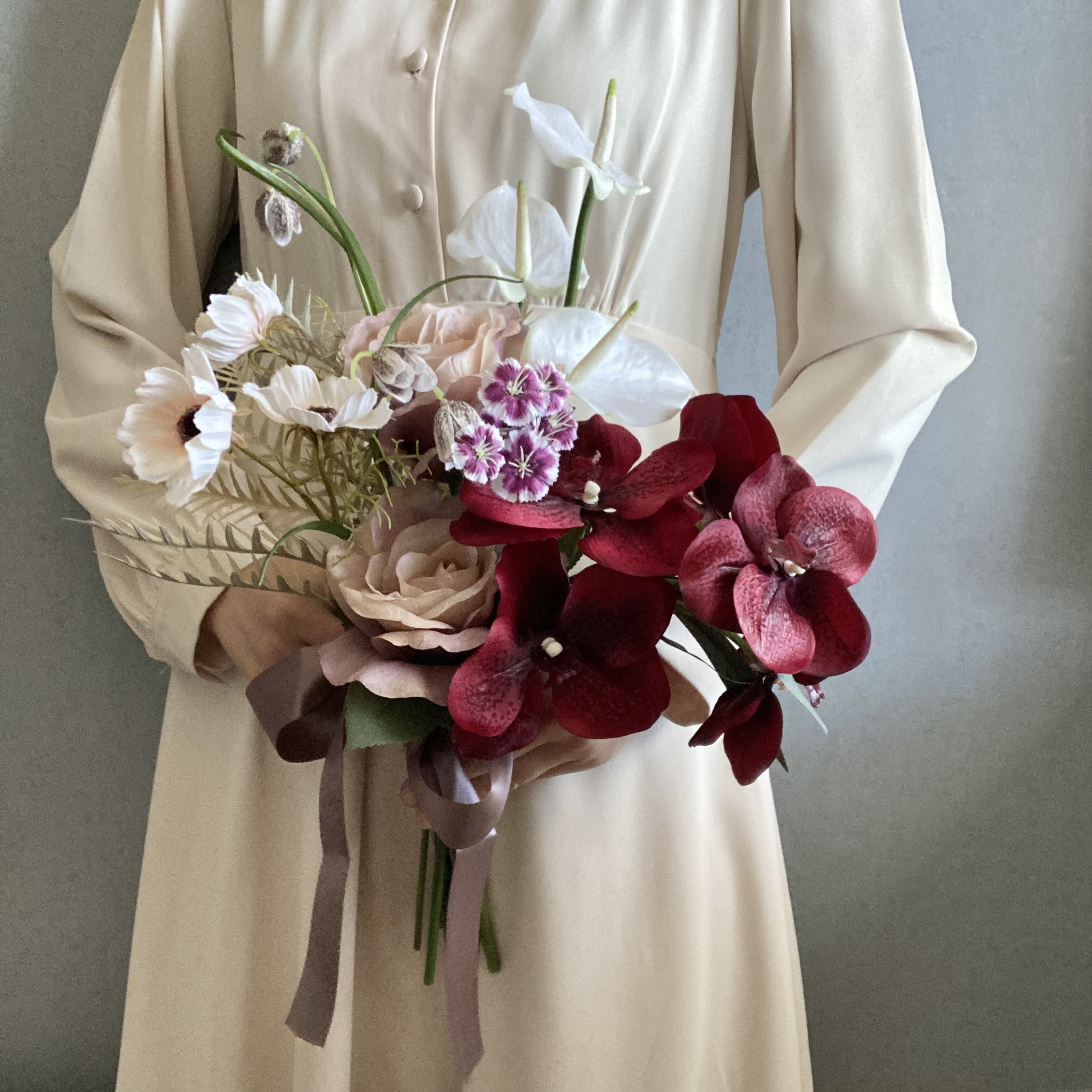 アンスリウムとコチョウランのクラッチブーケ＊ボルドー・パープル・ホワイト