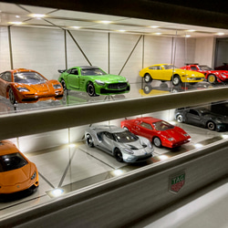 品揃え豊富で 1/64展示16台可・ホワイトアッシュ・2層式ディスプレーBOX 乗用車