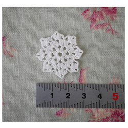 ドールハウス　ミニチュアパーツ　手編みレースのドイリー2枚セット mini02 3枚目の画像