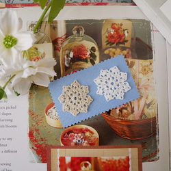 ドールハウス　ミニチュアパーツ　手編みレースのドイリー2枚セット mini02 1枚目の画像