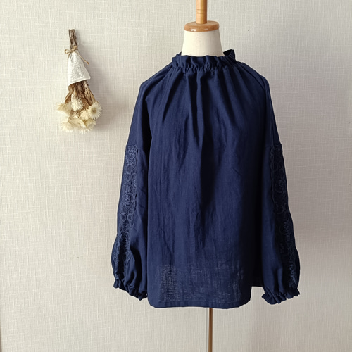 美品✨ソージュ ハイネック ギャザー ブラウス ネイビー お袖レース❀ ハイネックギャザーブラウス ネイビーのダブルガーゼ