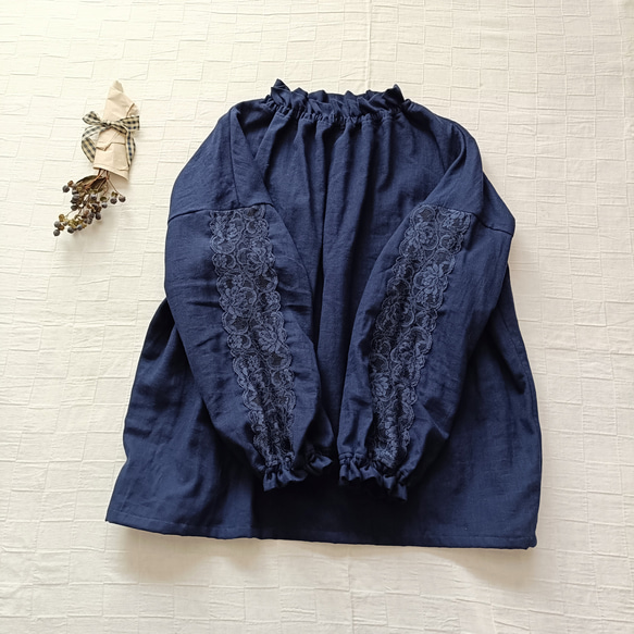 お袖レース❀ ハイネックギャザーブラウス　ネイビーのダブルガーゼ　日本製　卒園卒業式、入園入学式、セミフォーマルにも 2枚目の画像