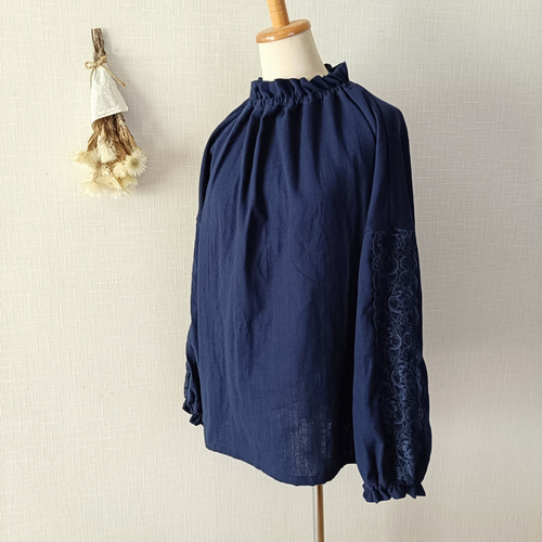 美品✨ソージュ ハイネック ギャザー ブラウス ネイビー お袖レース❀ ハイネックギャザーブラウス ネイビーのダブルガーゼ