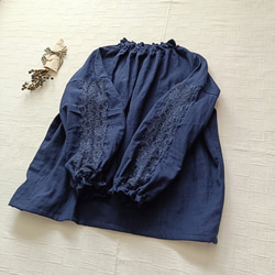 お袖レース❀ ハイネックギャザーブラウス　ネイビーのダブルガーゼ　日本製　卒園卒業式、入園入学式、セミフォーマルにも 1枚目の画像