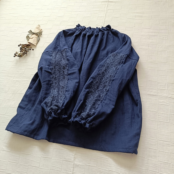 お袖レース❀ ハイネックギャザーブラウス　ネイビーのダブルガーゼ　日本製　卒園卒業式、入園入学式、セミフォーマルにも 1枚目の画像