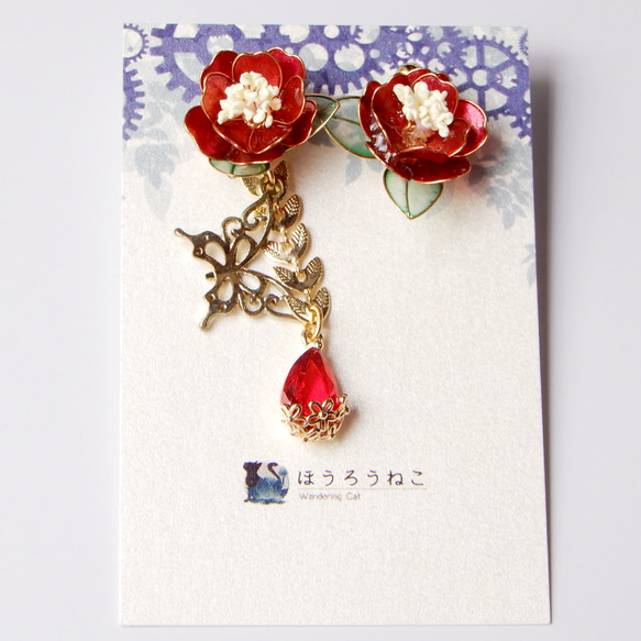 『八重椿』 － 椿のアシンメトリーピアス・イヤリング　ディップアート/睡蓮/耳飾り 2枚目の画像