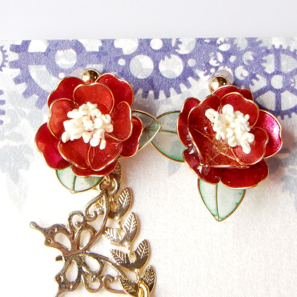 『八重椿』 － 椿のアシンメトリーピアス・イヤリング　ディップアート/睡蓮/耳飾り 3枚目の画像
