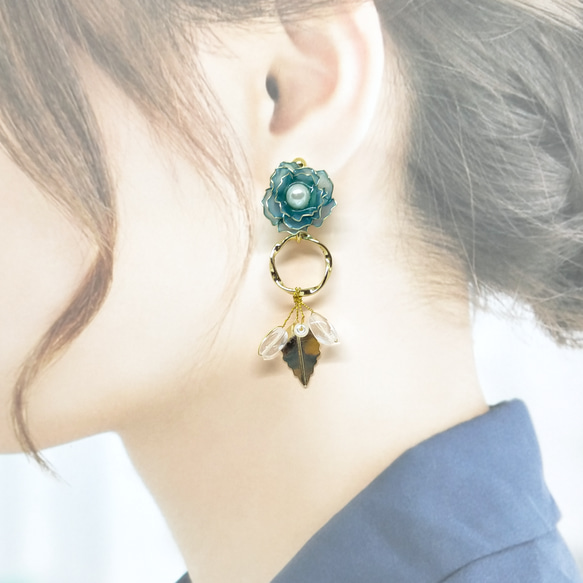 『冬芍薬』しゃくやくのアシンメトリーピアス・イヤリング　ディップアート/耳飾り 5枚目の画像