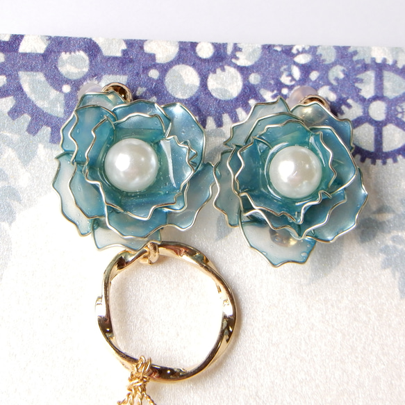 『冬芍薬』しゃくやくのアシンメトリーピアス・イヤリング　ディップアート/耳飾り 3枚目の画像