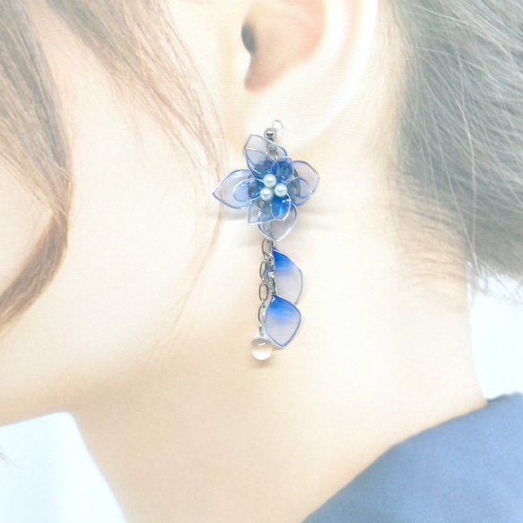 『紫陽花』あじさいのアシンメトリーピアス・イヤリング　ディップアート/耳飾り 5枚目の画像