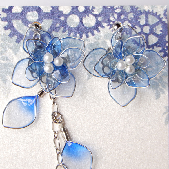 『紫陽花』あじさいのアシンメトリーピアス・イヤリング　ディップアート/耳飾り 3枚目の画像
