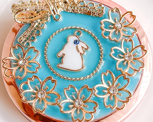 桜咲く幸せうさぎのコンパクトミラー※ターコイズブルー 桜 うさぎ