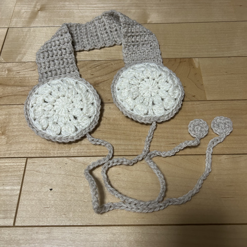 ハンドメイド イヤーマフ 耳当て 編み物 かぎ針編み ベージュ ホワイト