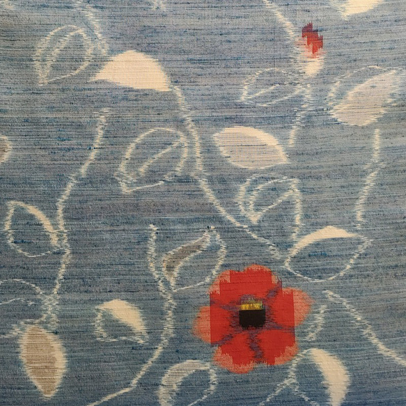 正絹 洗い済】薄青藤色に椿の花柄の紬地 約35cm×約50～100cm 千切屋冶