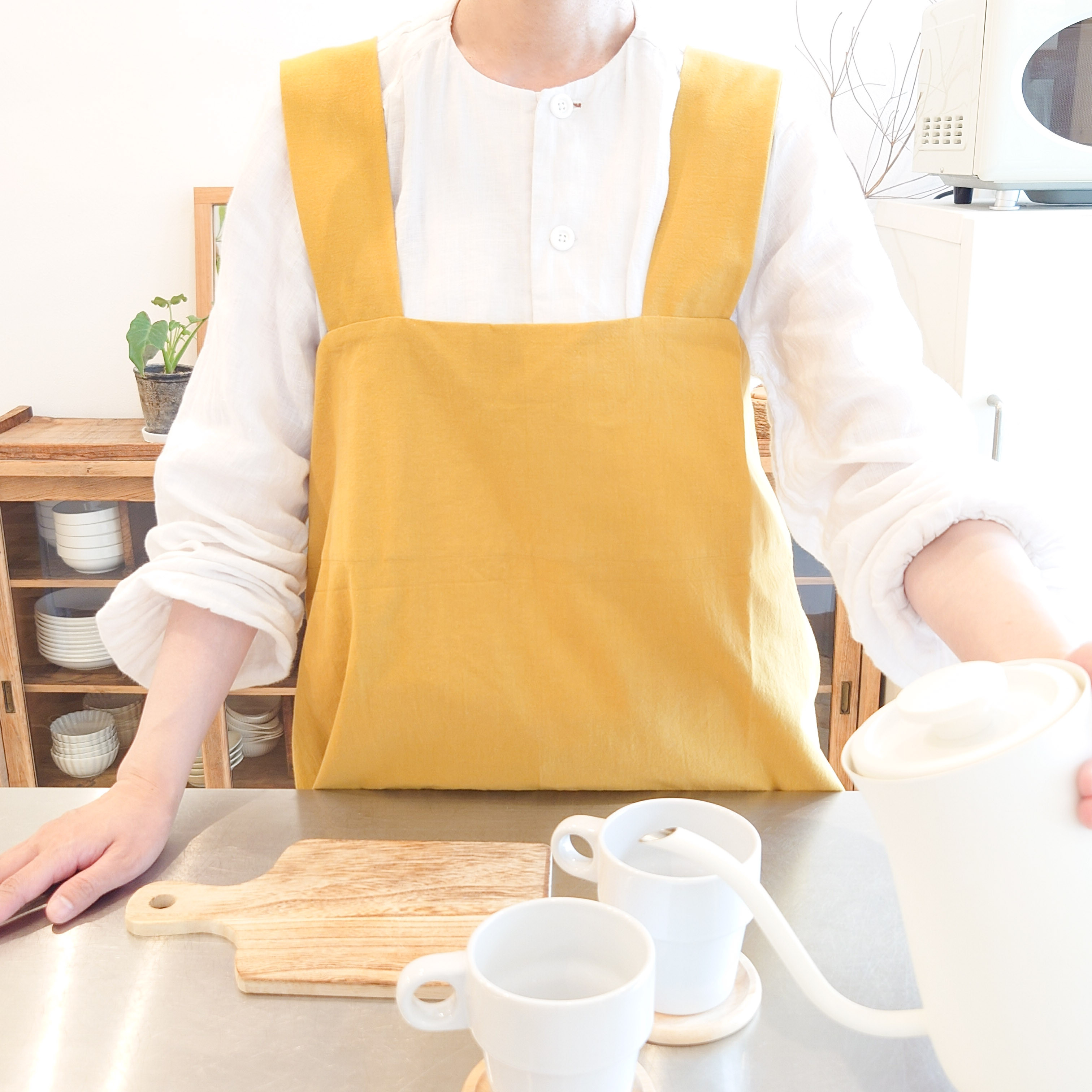 バッククロスエプロン＊手触りの良いコットン100% ＊マスタードイエロー ノーアイロン カフェエプロン 大人用