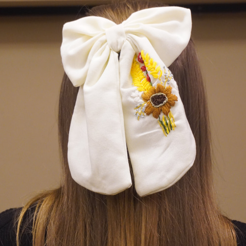 ウクライナ製手刺繍ヘアリボン・アクセサリー ファッション リボン  