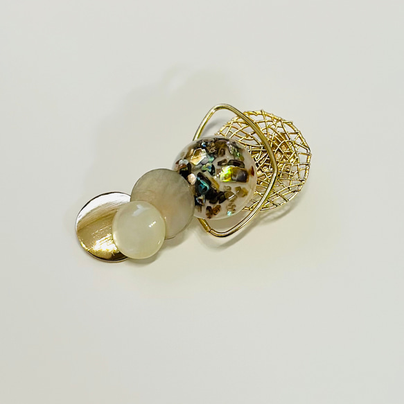 【送料無料】シェルと透かしゴールド ヘアクリップ 2枚目の画像