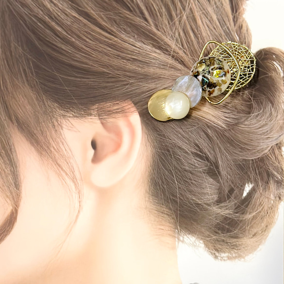 【送料無料】シェルと透かしゴールド ヘアクリップ 1枚目の画像