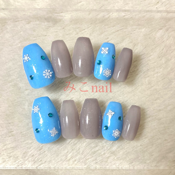 【オーダー専】 冬ネイル ネイルチップ ブルー ラメ 水色 雪 ピクシー グラデ オーダー専】 冬ネイル ネイルチップ ブルー ラメ 水色 雪