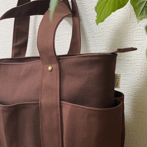 ポケットいっぱいトートバッグ 帆布生地 チョコ色 トートバッグ haru