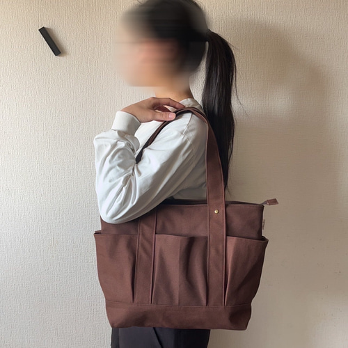 ポケットいっぱいトートバッグ 帆布生地 チョコ色 トートバッグ haru