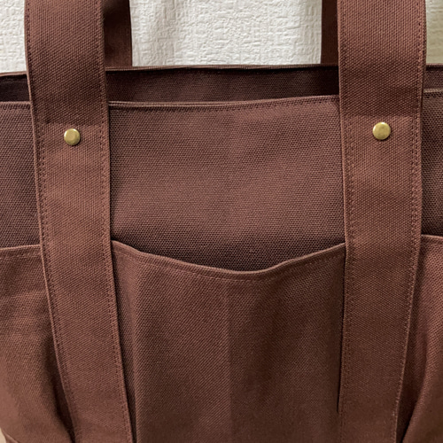 ポケットいっぱいトートバッグ 帆布生地 チョコ色 トートバッグ haru